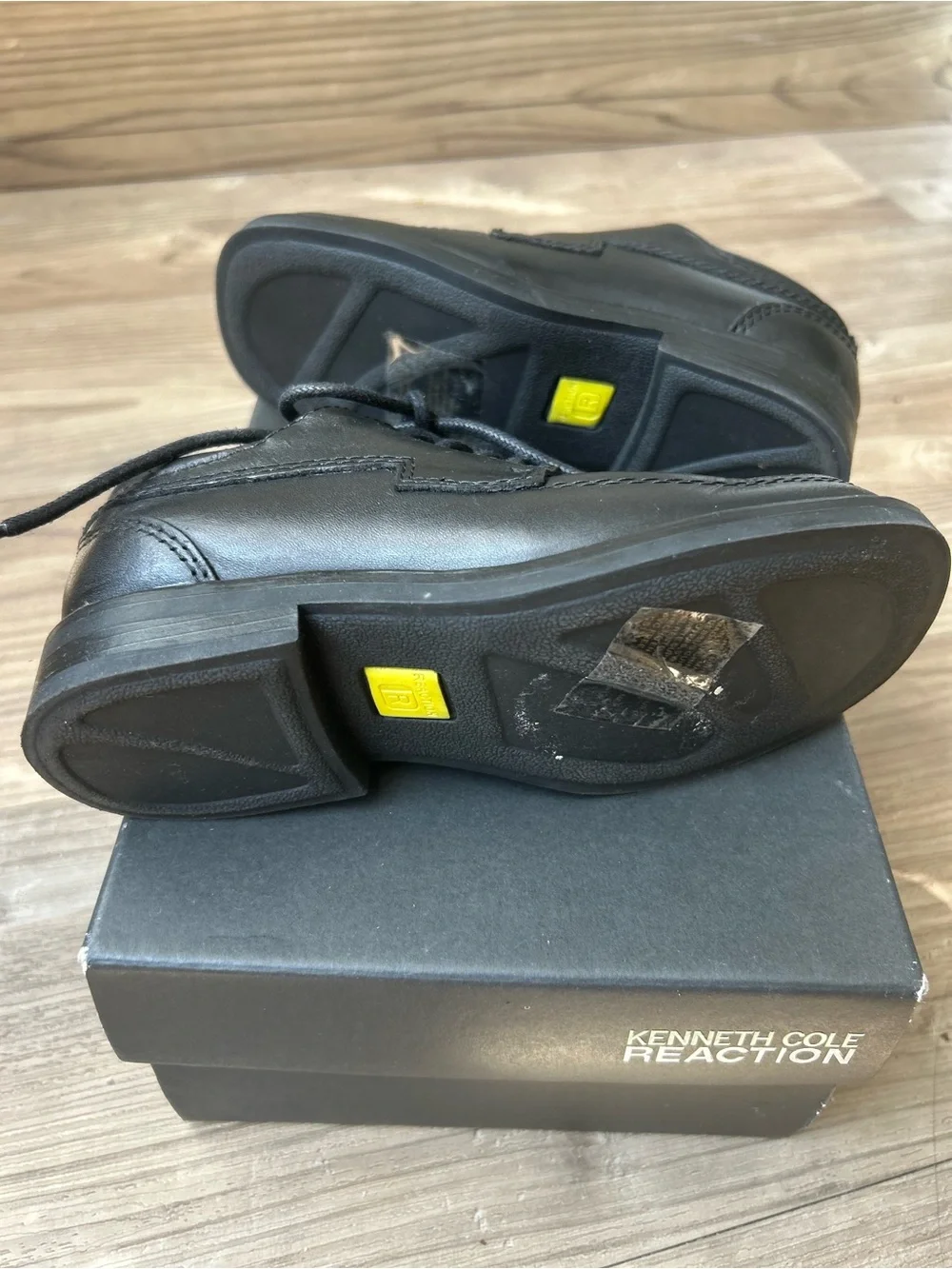 NWT Kenneth Cole Reaction Young Boys 11.5 Black T Flex SR Leather Dress Shoes